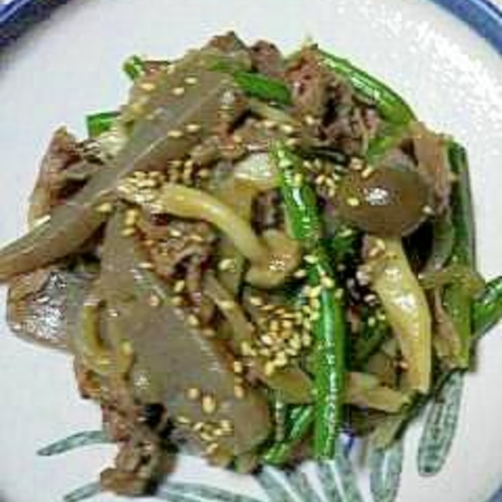 こんにゃくと牛肉、野菜の炒め物